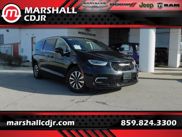 2024 Chrysler Pacifica PHEV Select's photo