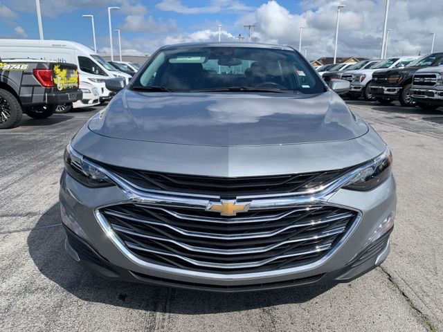 2025 Chevrolet Malibu 1LT photo 2