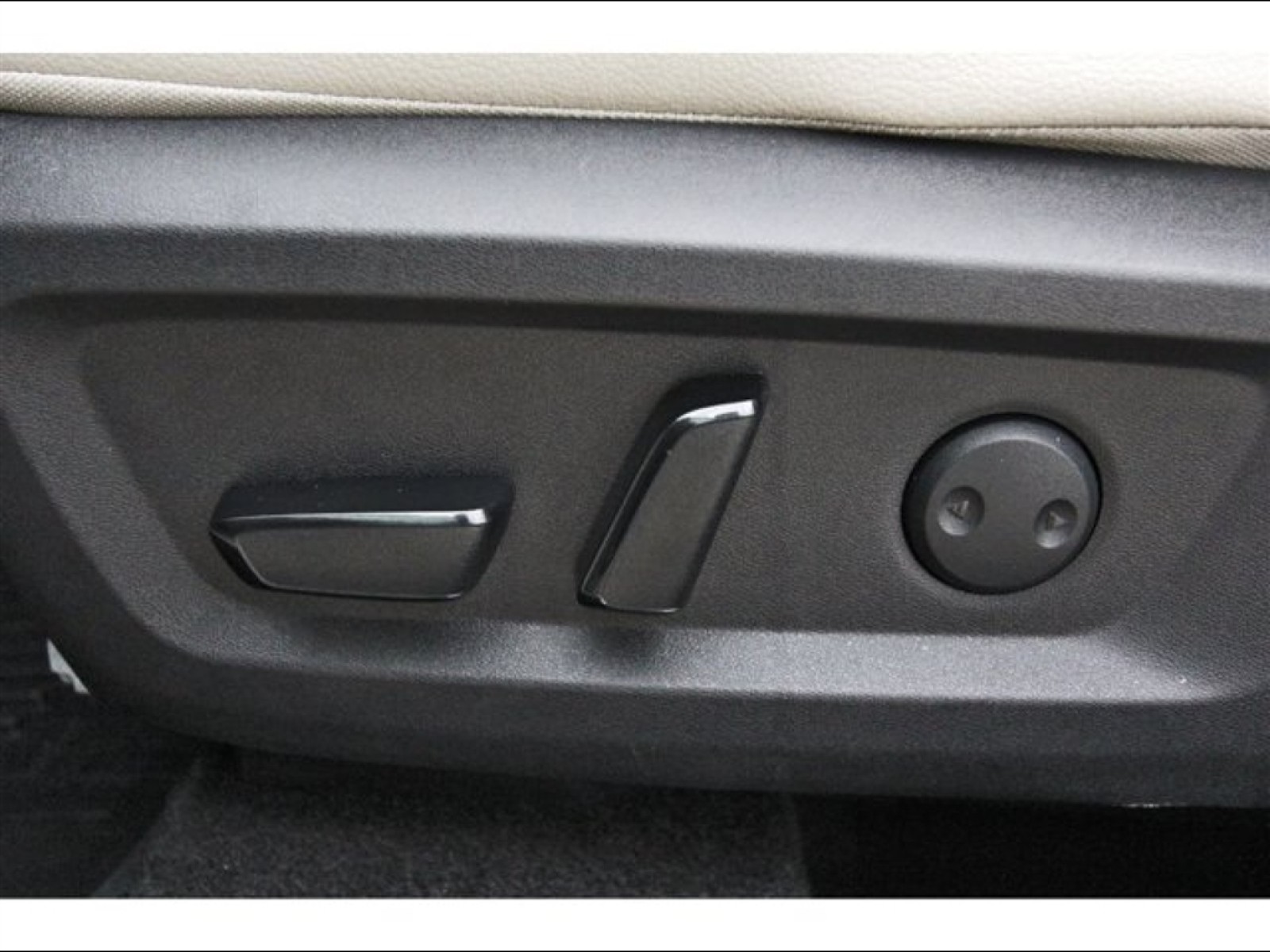 2021 Nissan Rogue SL White at TX Auto Group