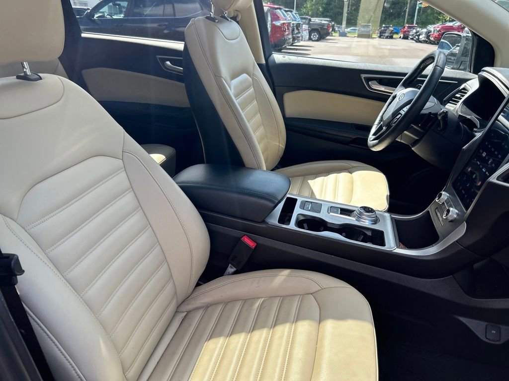 2022 Ford Edge SEL photo 12