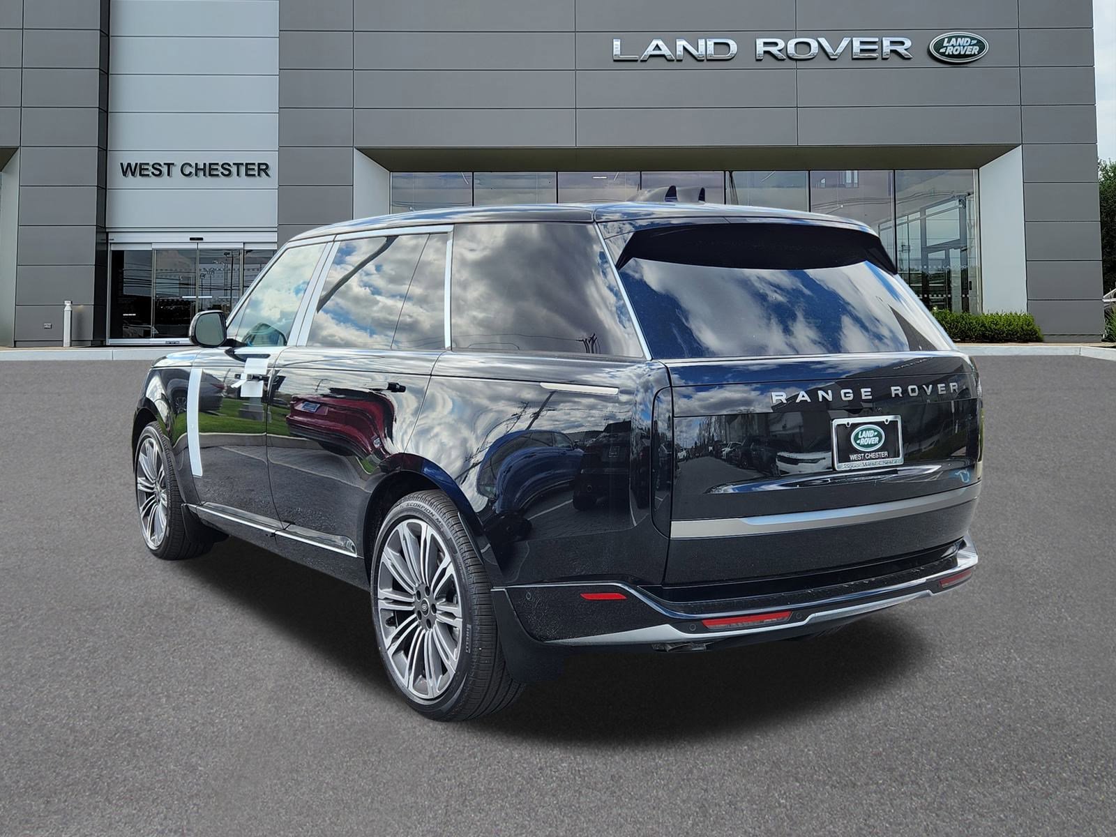 2025 Land Rover Range Rover SE photo 3