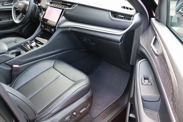 2025 Jeep Grand Cherokee Limited photo 40