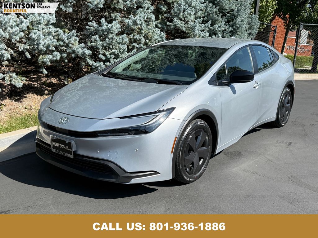 2024 Toyota Prius LE photo 3