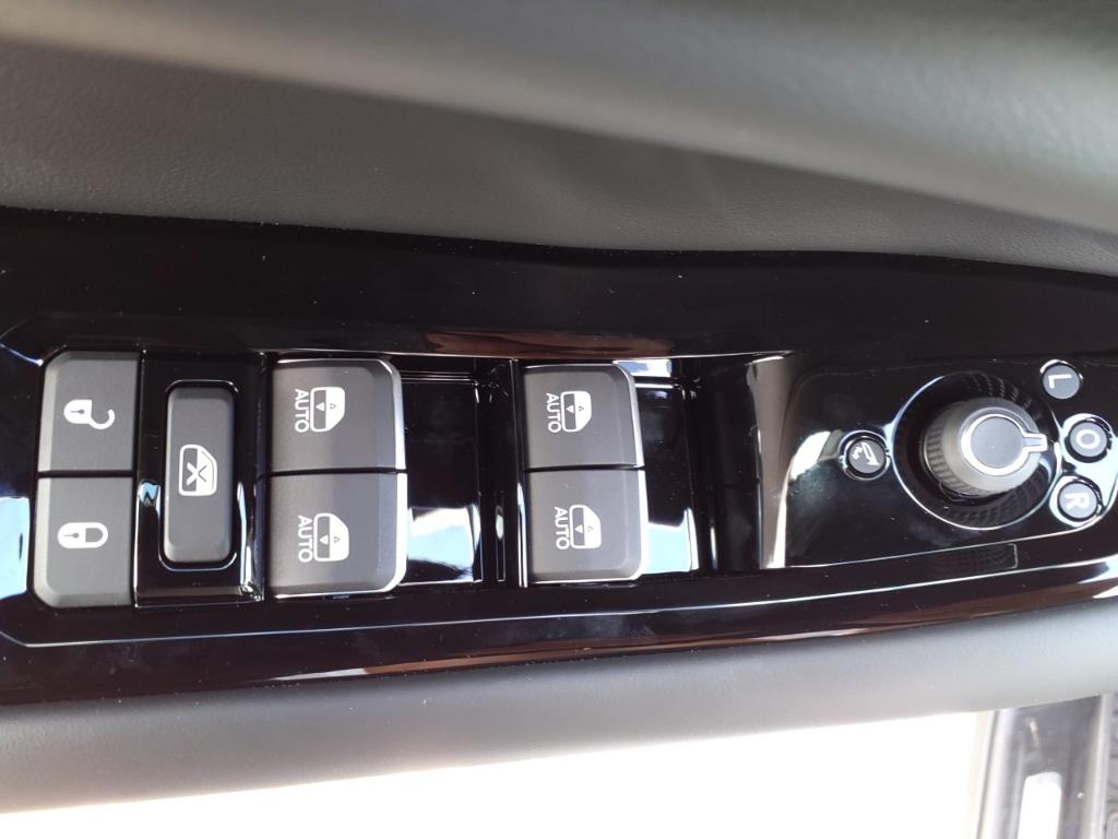 2024 Jeep Cherokee Overland 4xe photo 7