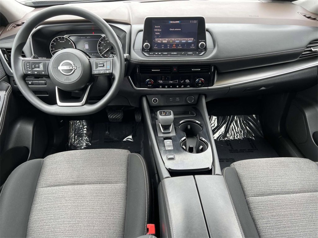 2022 Nissan Rogue SV photo 2