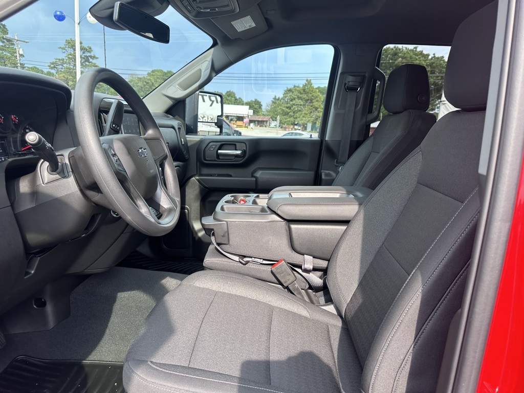 2025 Chevrolet Silverado 2500HD Custom photo 3