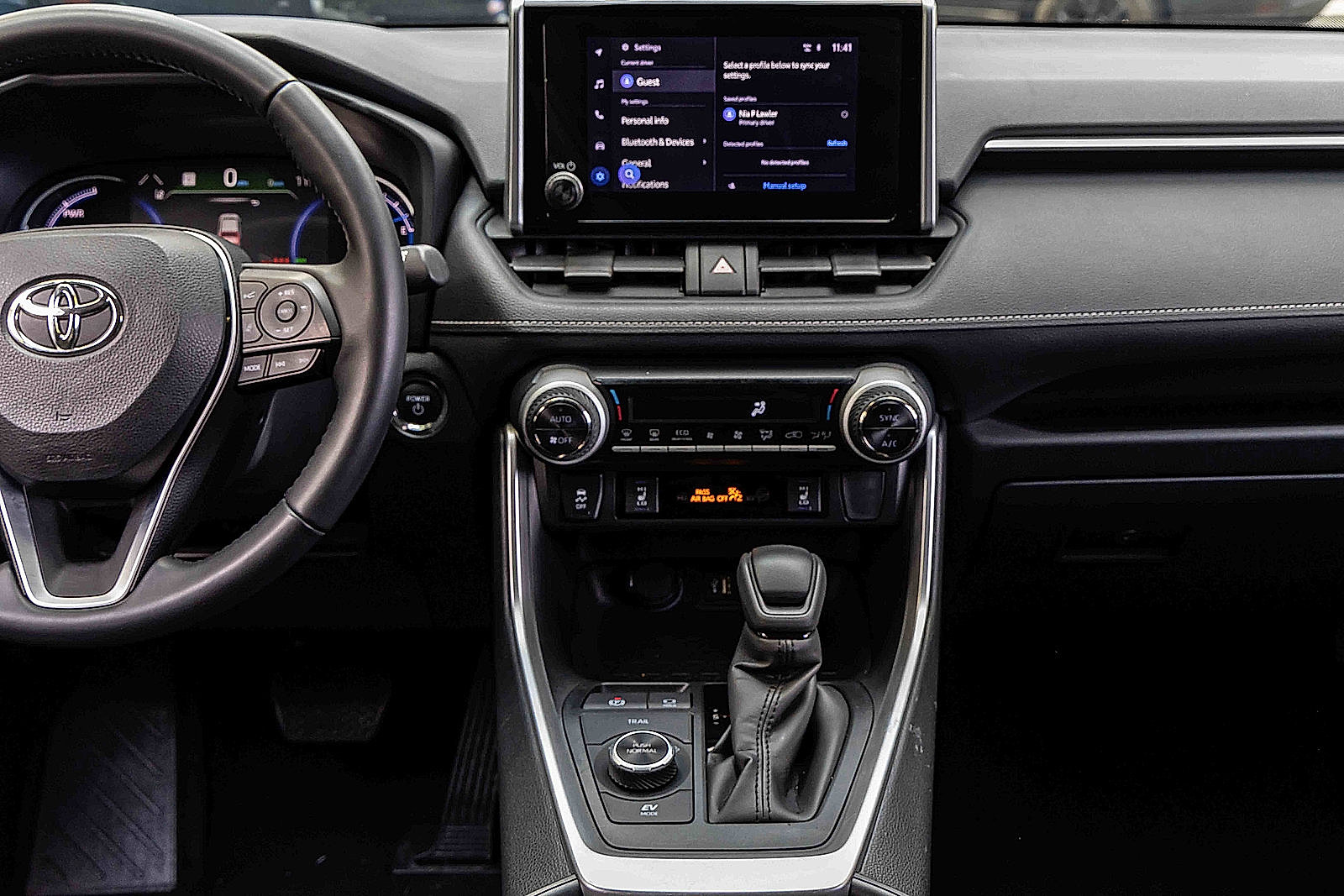 2023 Toyota RAV4 Hybrid XLE photo 9
