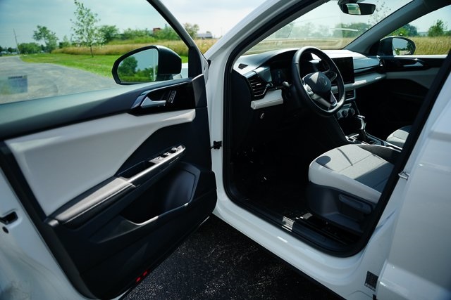 2025 Volkswagen Taos S photo 2