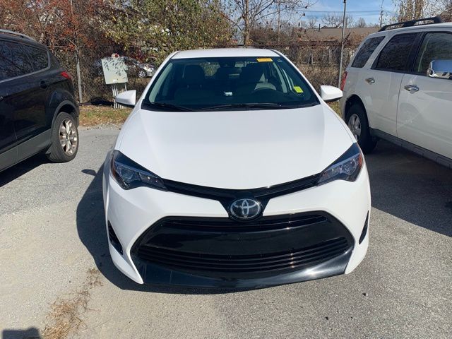 2017 Toyota Corolla LE photo 3