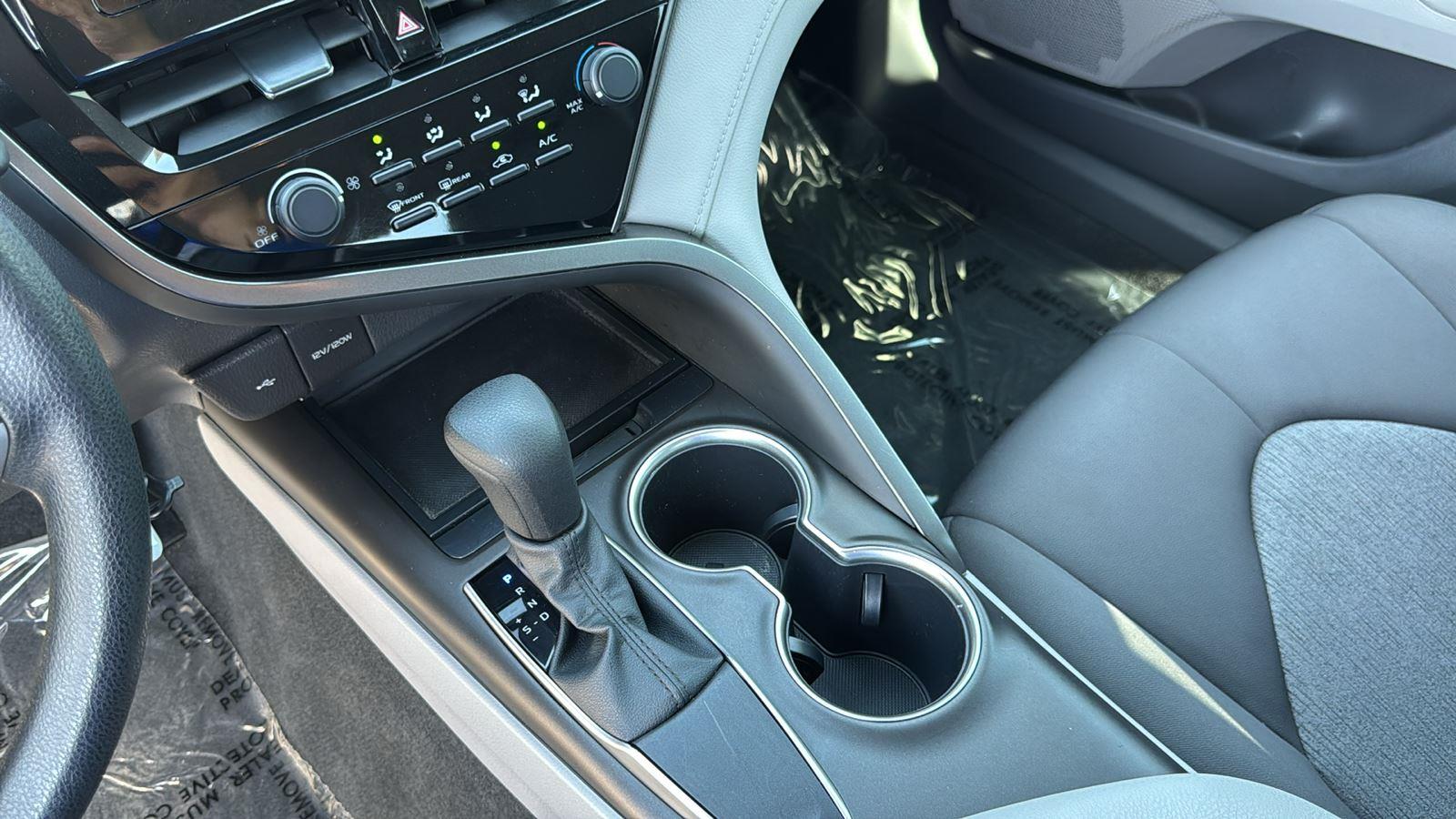 2021 Toyota Camry LE photo 21