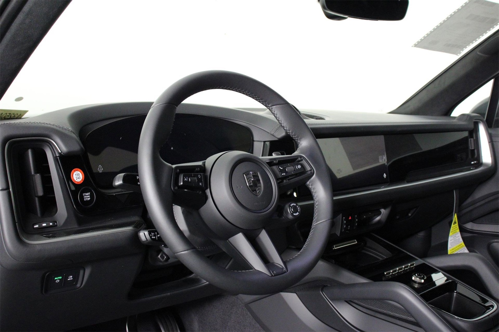 2025 Porsche Cayenne E-Hybrid Turbo photo 3