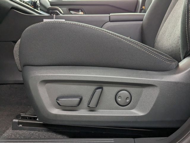 2025 Nissan Rogue SV photo 15