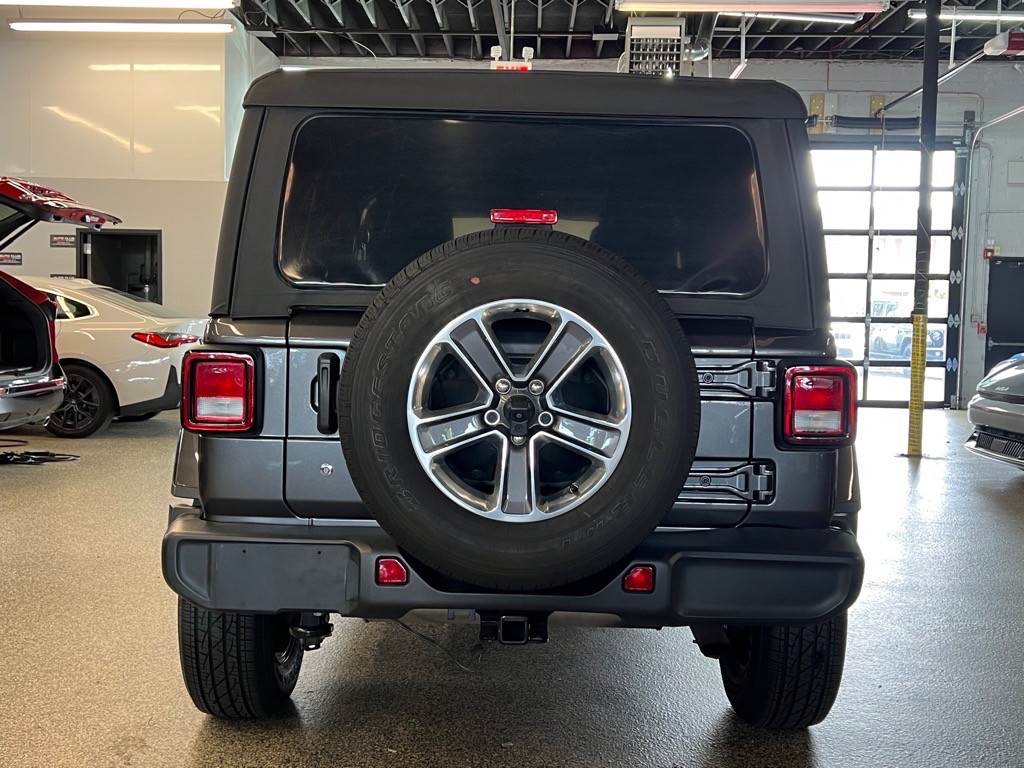 2018 Jeep Wrangler Unlimited Sahara photo 2