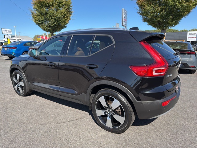 2019 Volvo XC40 Momentum photo 4