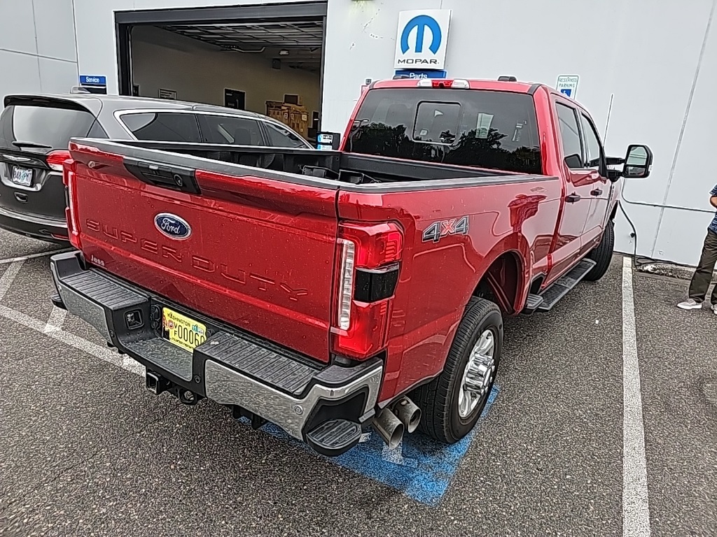 2023 Ford F-350 photo 4