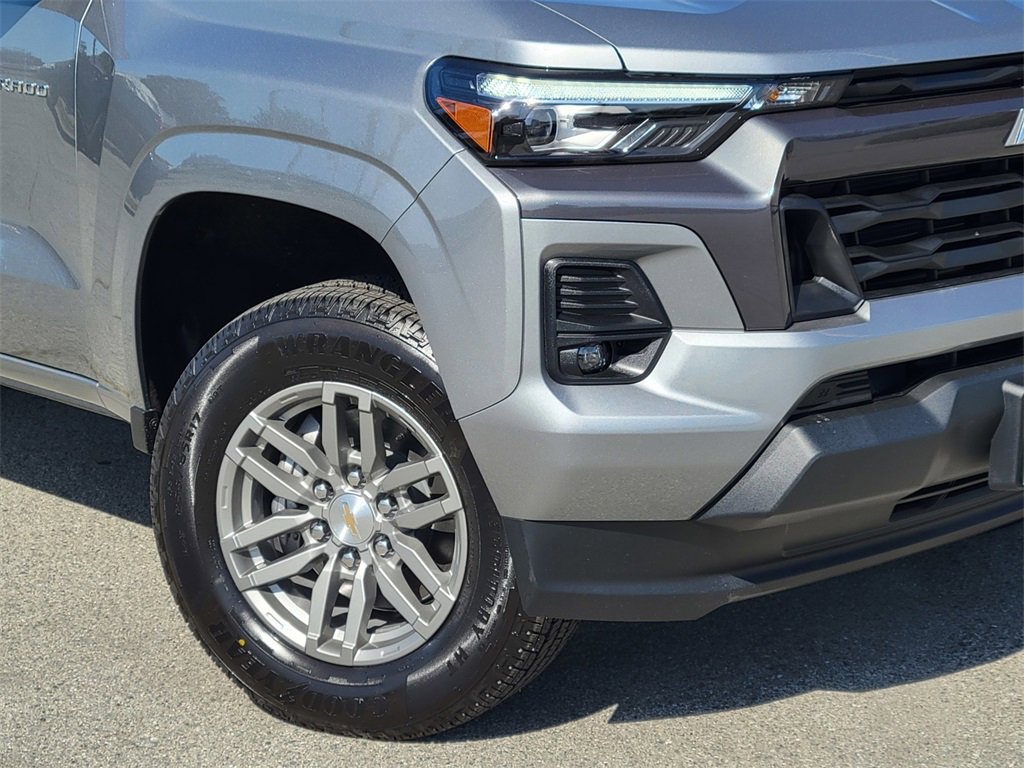 2025 Chevrolet Colorado Work Truck LT photo 3