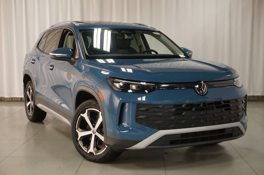 2025 Volkswagen Tiguan SE photo 2