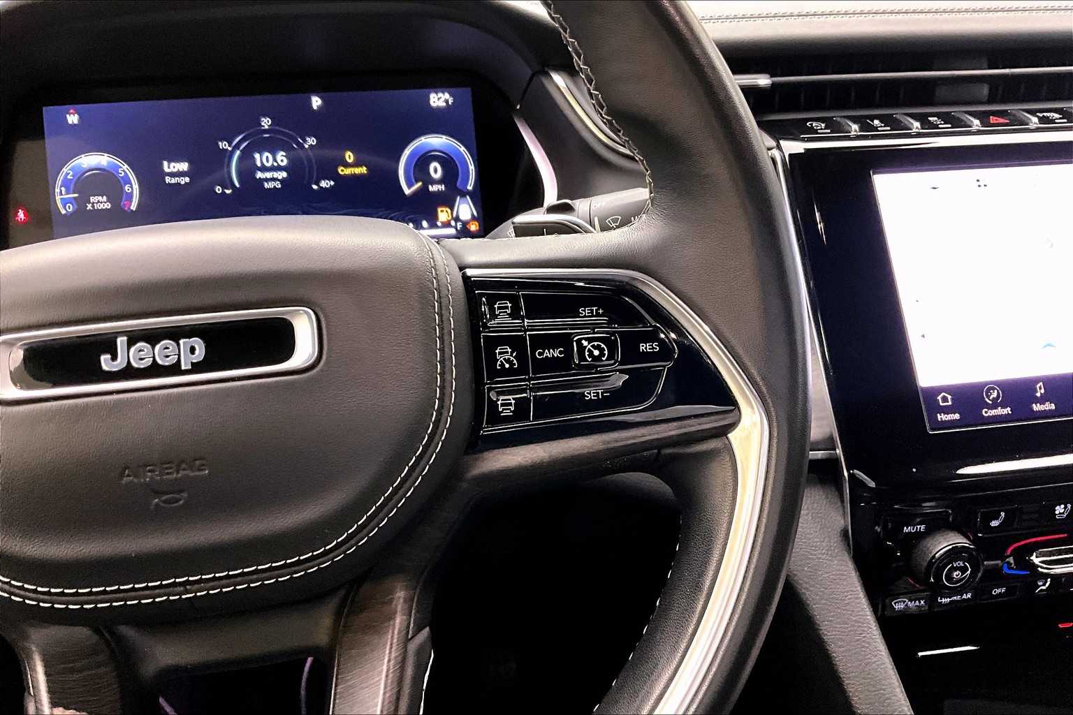 2022 Jeep Grand Cherokee Overland photo 23