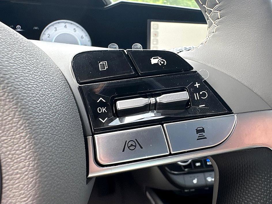 2025 Hyundai Elantra SEL Convenience photo 12