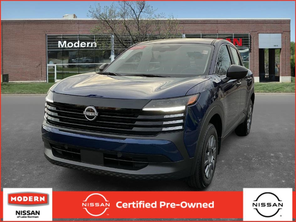 2025 Nissan Kicks S's photo