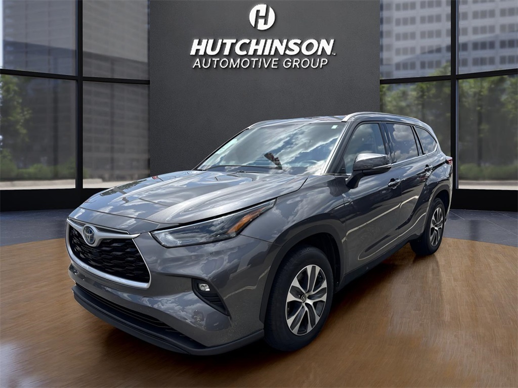 2022 Toyota Highlander Hybrid XLE photo 3