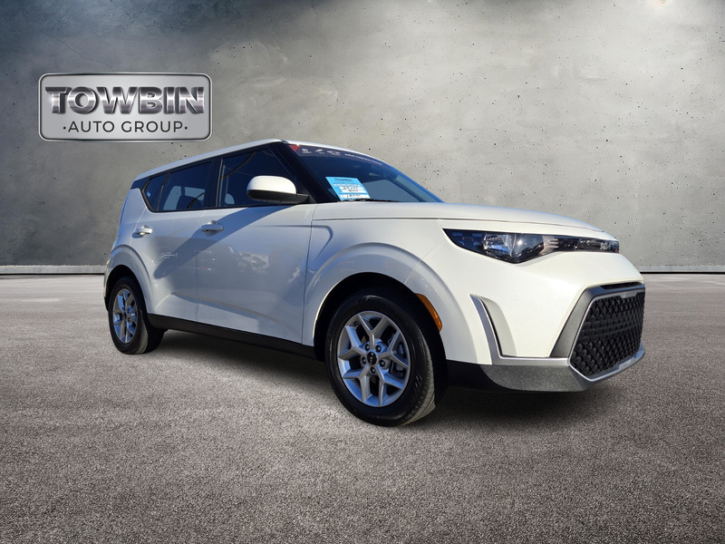 2024 Kia Soul LX photo 2