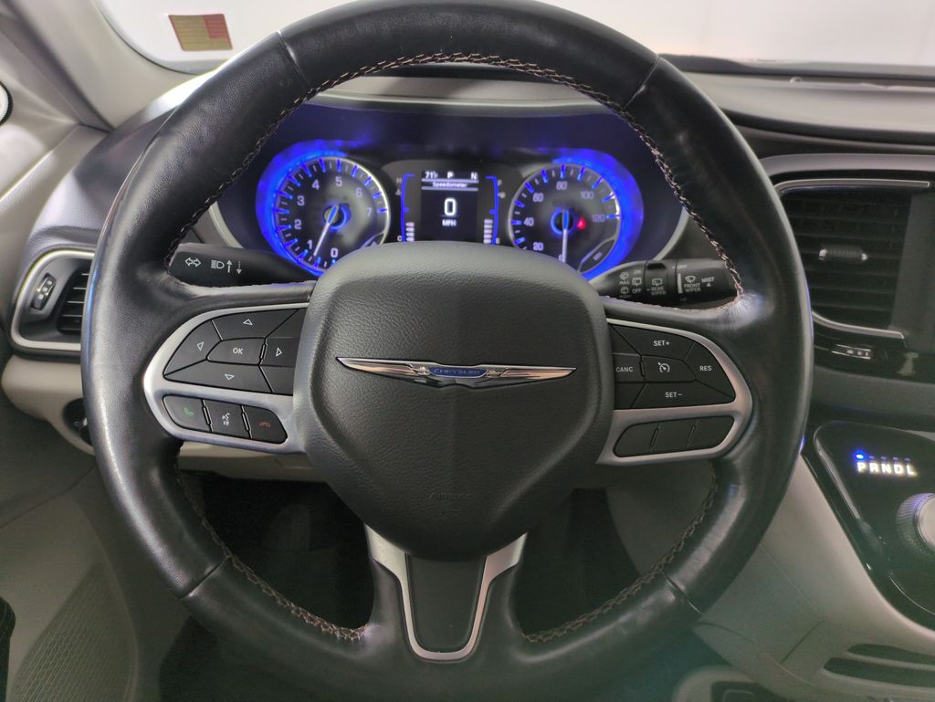 2020 Chrysler Pacifica Touring photo 13
