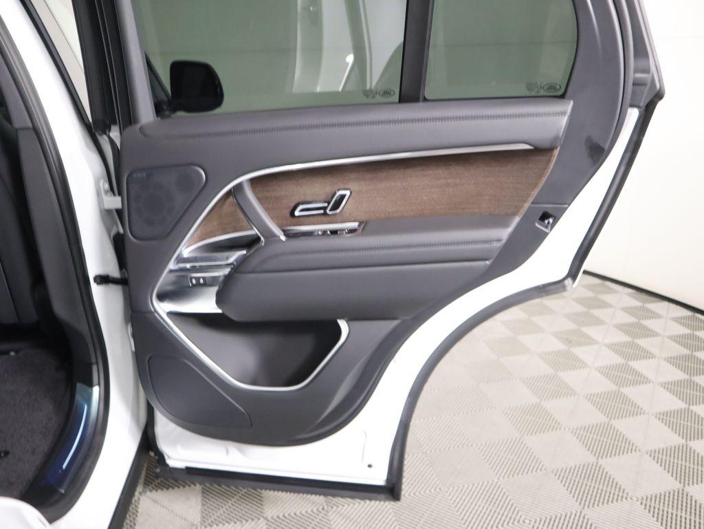 2025 Land Rover Range Rover SE photo 24