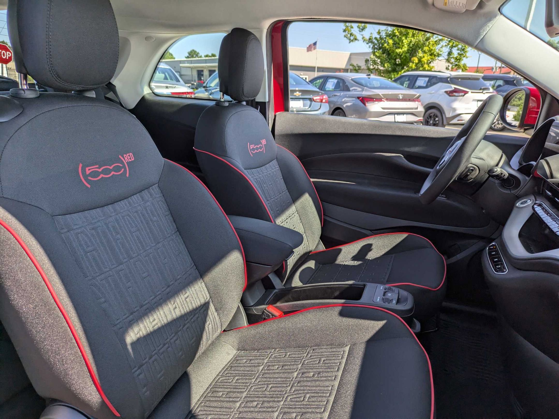 2024 Fiat 500e Red photo 10