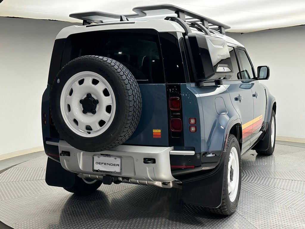 2025 Land Rover Defender 110 S photo 3