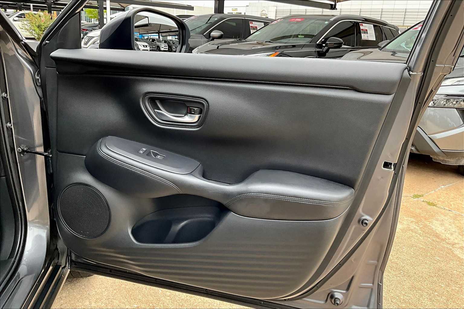2025 Honda HR-V LX photo 24