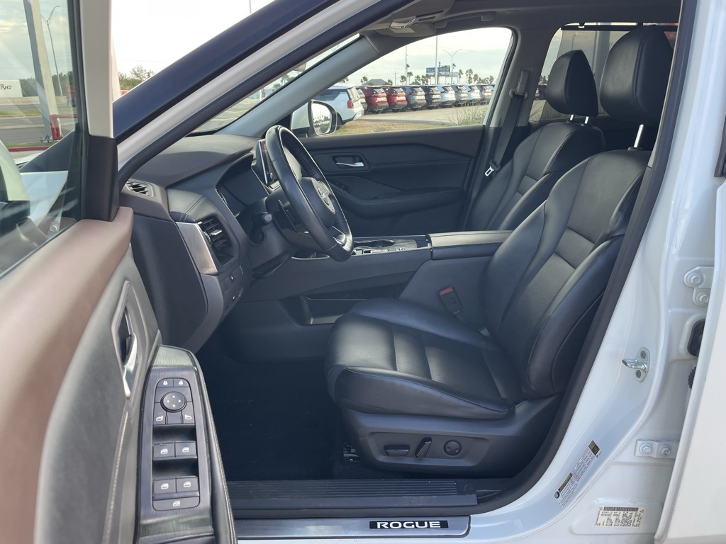 2022 Nissan Rogue SV photo 12