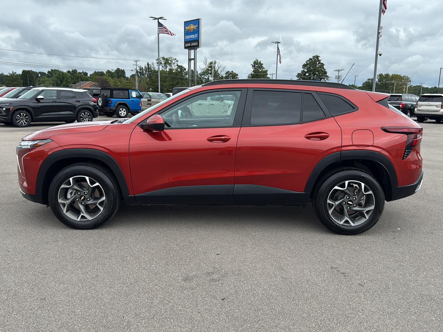 2024 Chevrolet Trax LT photo 2