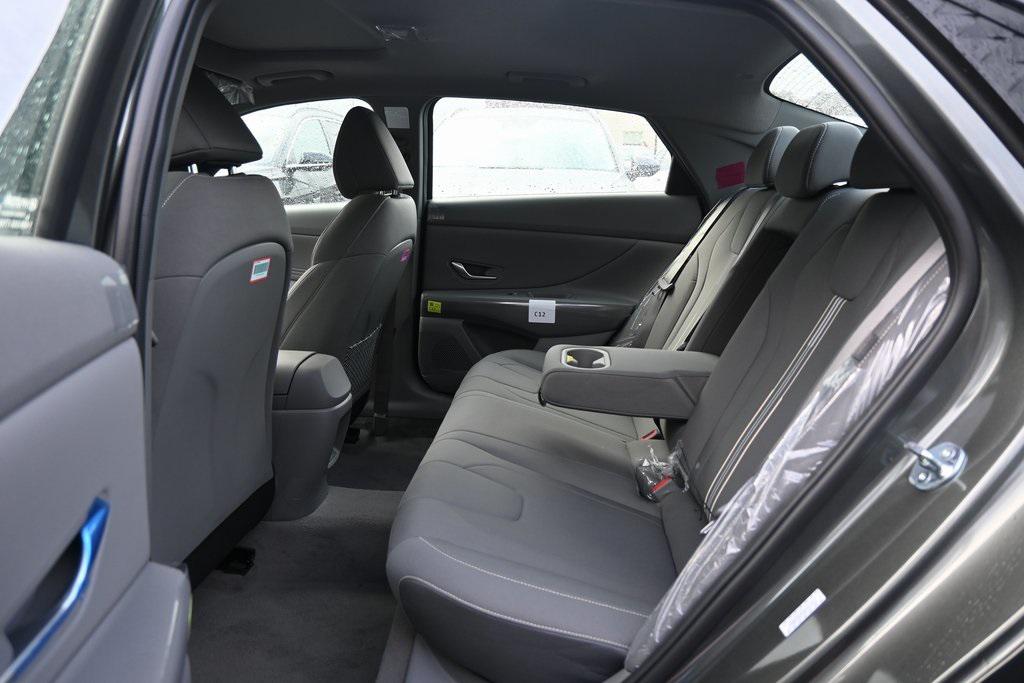 2025 Hyundai Elantra SEL Convenience photo 9