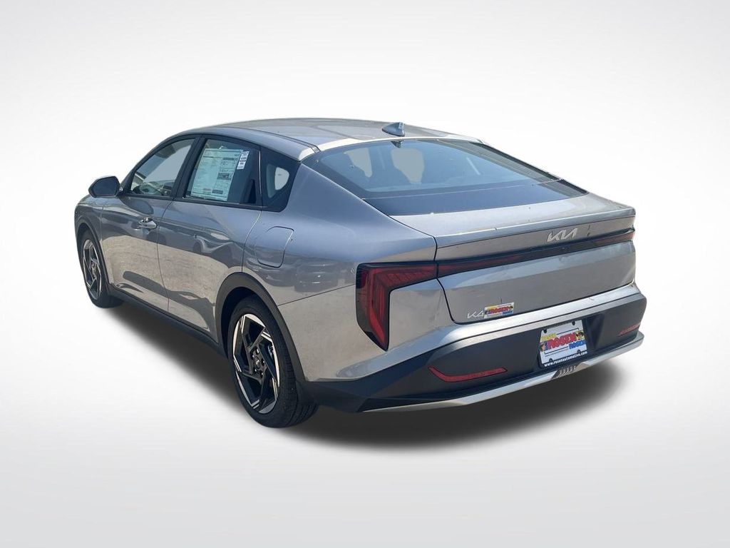 2025 Kia K4 EX photo 2