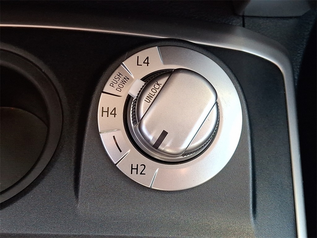 2016 Toyota 4Runner SR5 photo 22