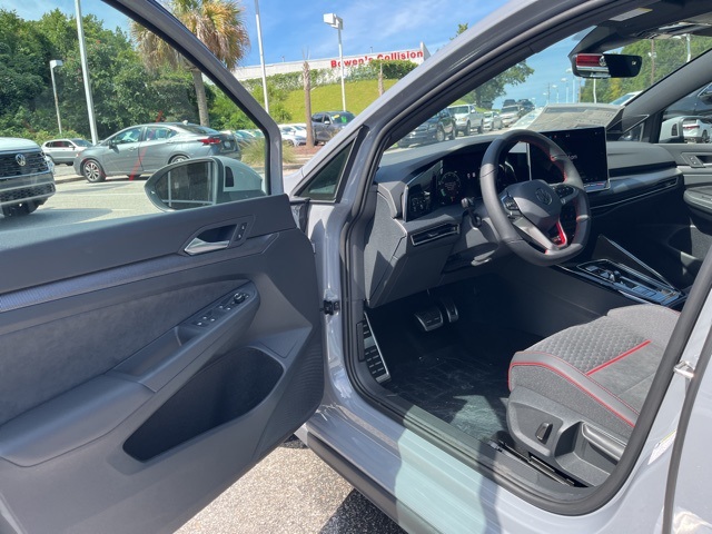 2025 Volkswagen Golf GTI SE photo 4