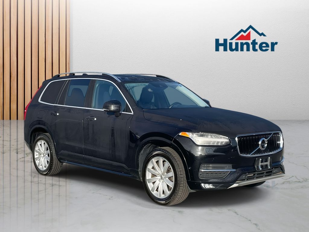 2019 Volvo XC90 Momentum's photo