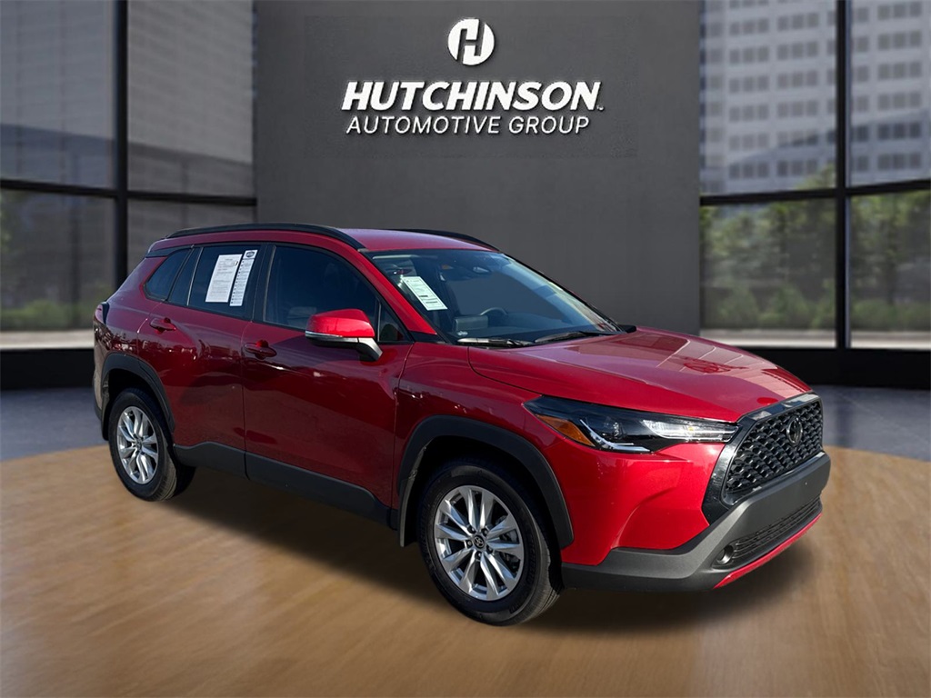 2024 Toyota Corolla Cross LE's photo