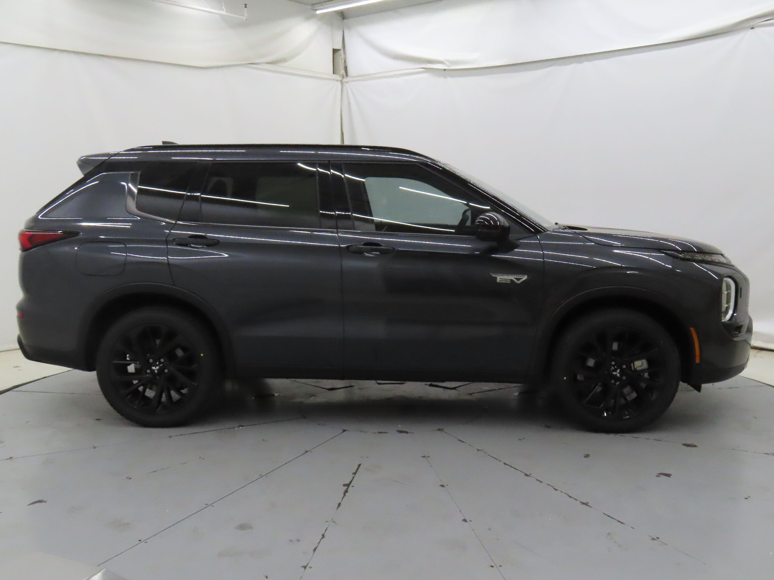 2025 Mitsubishi Outlander PHEV SEL photo 2