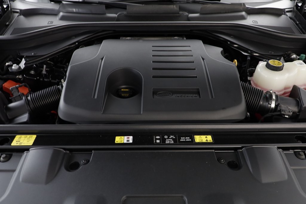 2025 Land Rover Range Rover SE photo 18