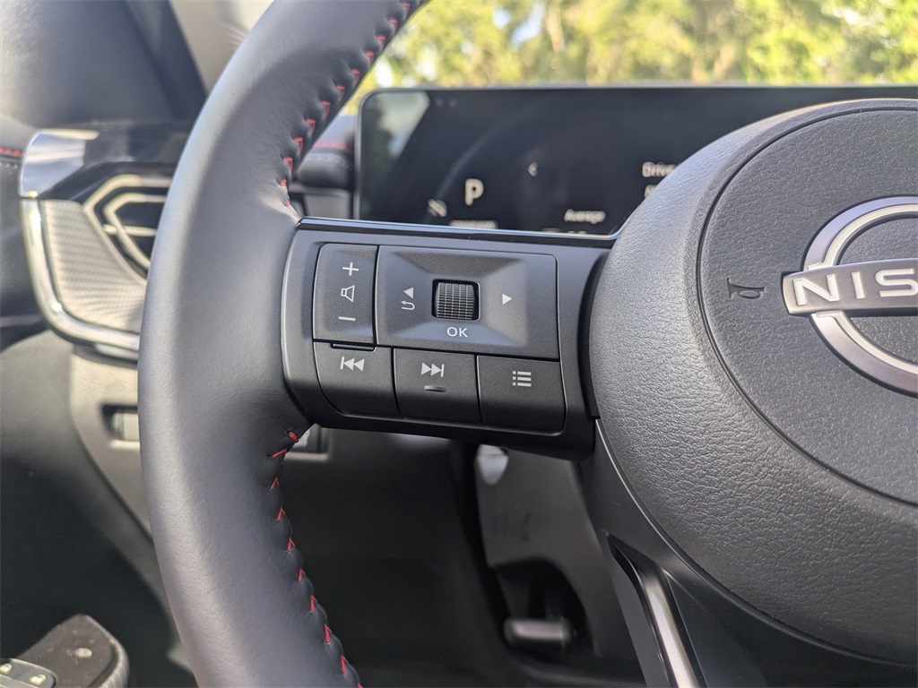 2025 Nissan Kicks SR photo 27