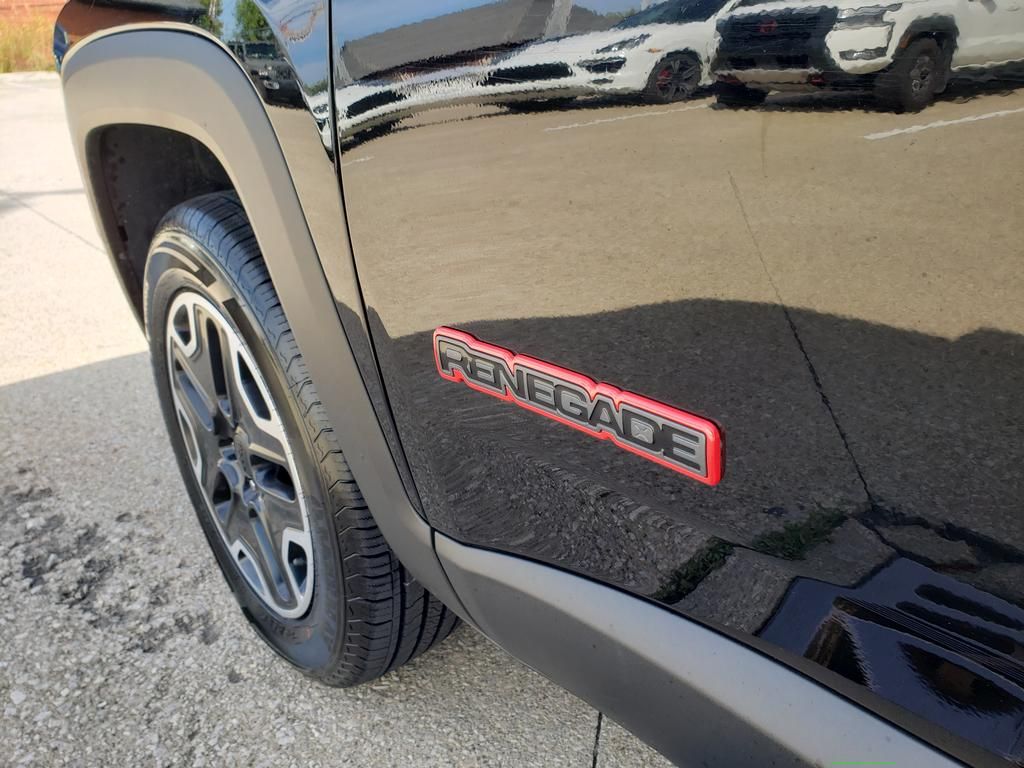 2017 Jeep Renegade Trailhawk photo 13