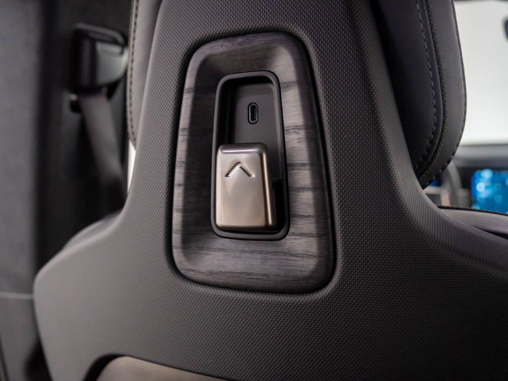 2022 Rivian R1S Launch Edition photo 21