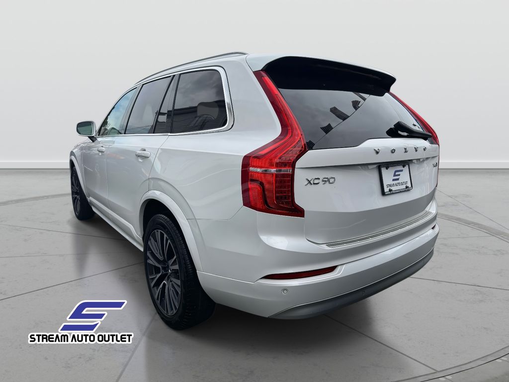 2022 Volvo XC90 T6 Momentum photo 4