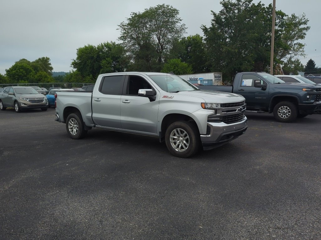 2022 Chevrolet Silverado 1500 LT photo 3