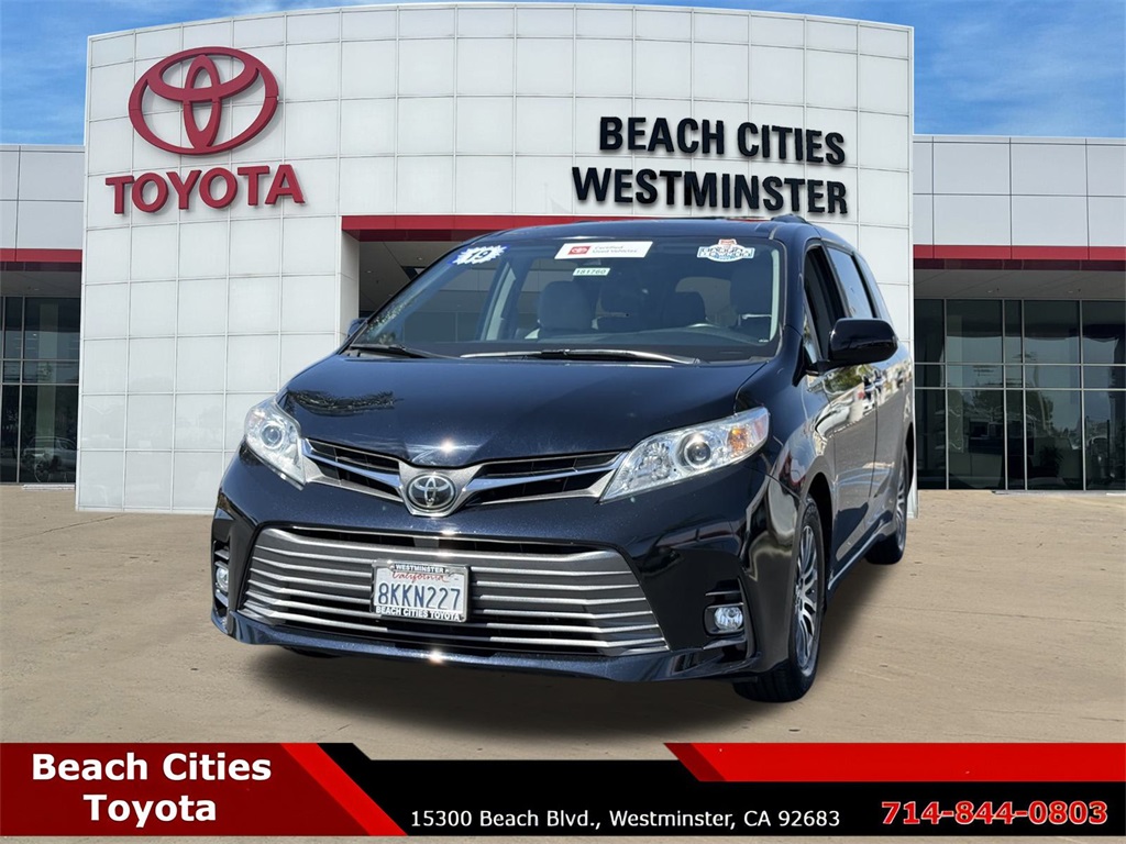 2019 Toyota Sienna XLE photo 4
