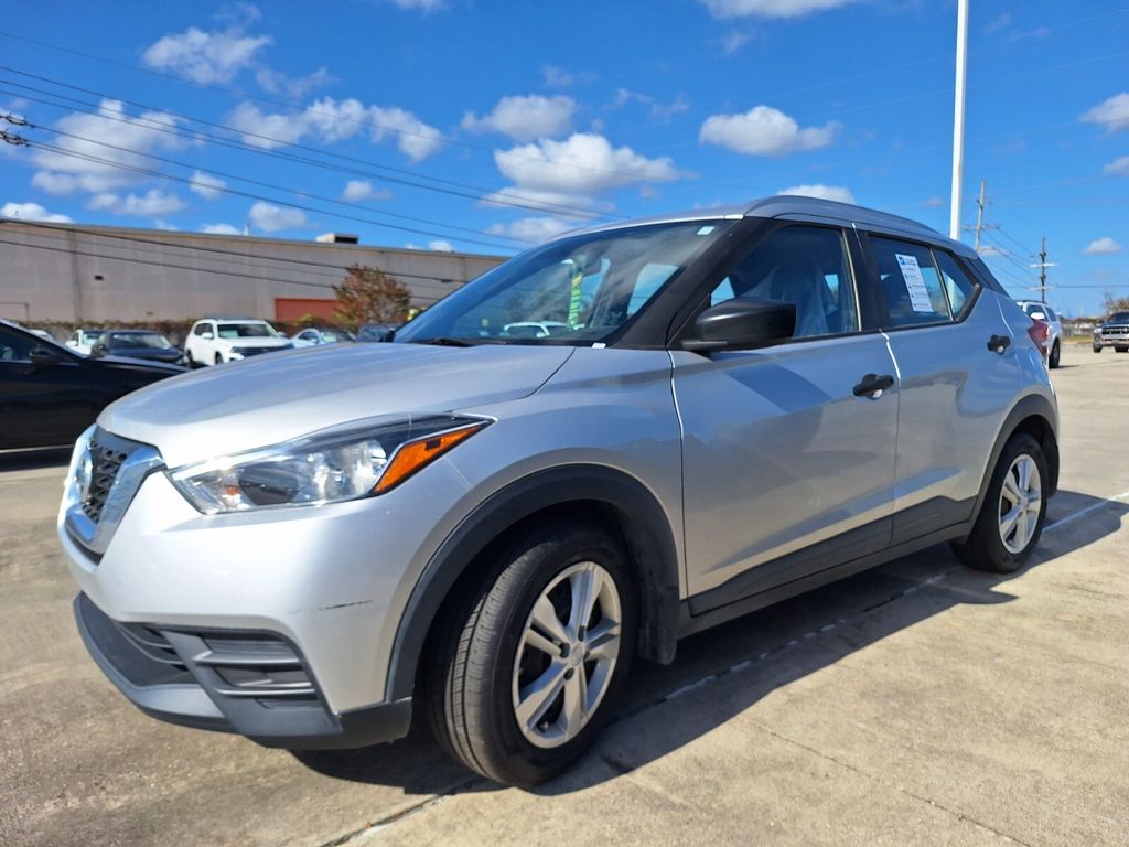 2019 Nissan Kicks S's photo
