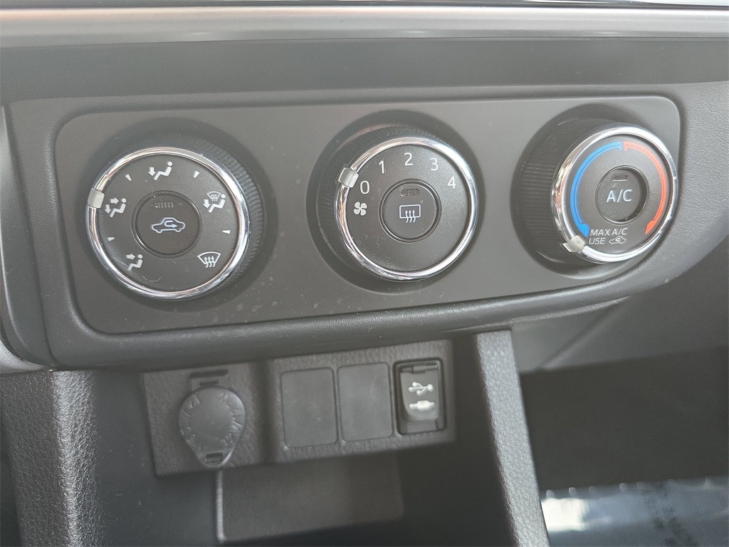 2019 Toyota Corolla L photo 23