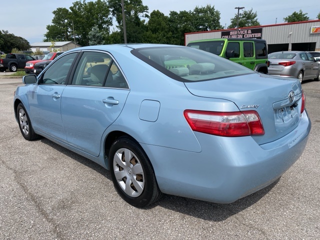 2009 Toyota Camry LE photo 3